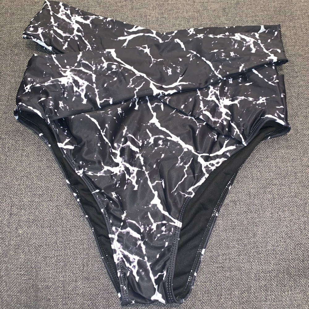 High-waisted twisted bathing suit bottom